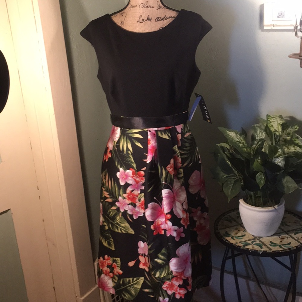 Sangria Floral Dress POCKETS!!!